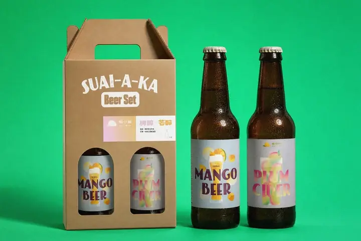 檨仔腳 SUAI-A-KA 梅醉×芒醉氣泡酒禮盒與酒瓶包裝應用示意｜好心地文創